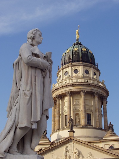 Schiller als Denkmal vor dem Franzsischen Dom in Berlin