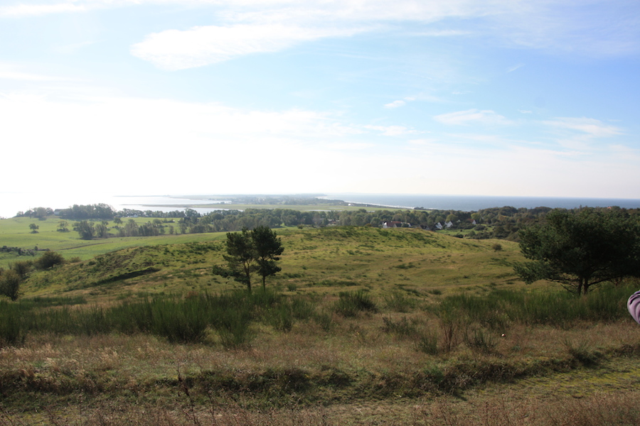 links der Bodden, rechts die Ostsee