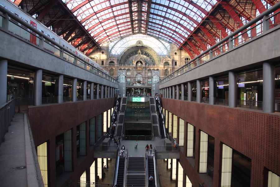 Der Antwerpener Bahnhof