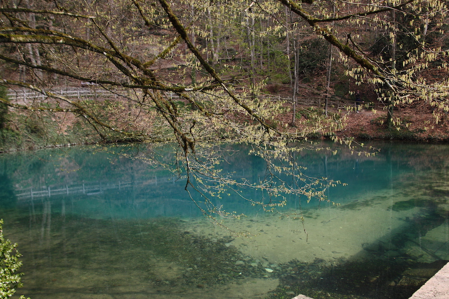 Der Blautopf bei Blaubeuren im April 2016