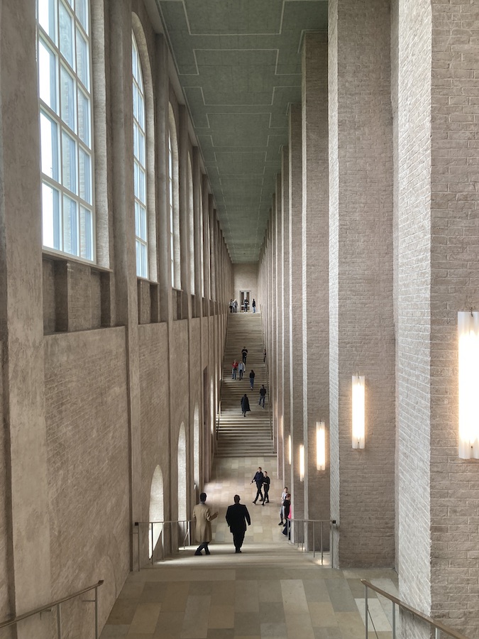 Das Treppenhaus der Alte Pinakothek