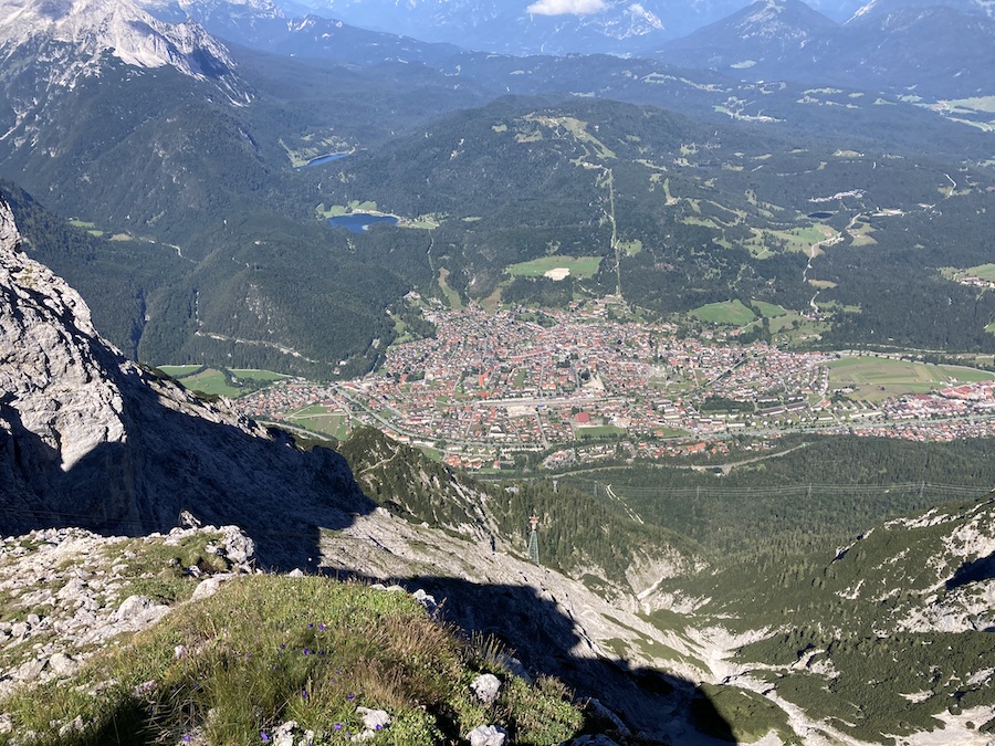 Blick vom Karwendel auf Mittenwald