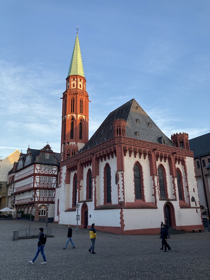 Die Nikolaikirche am Römerberg