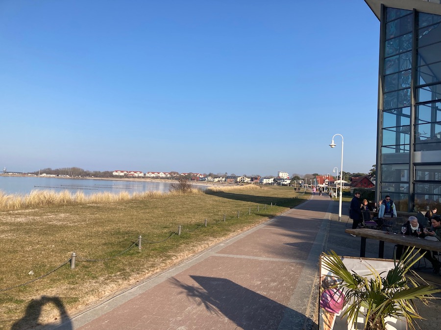 Direkt am Spielplatz das Restaurant für die Eltern