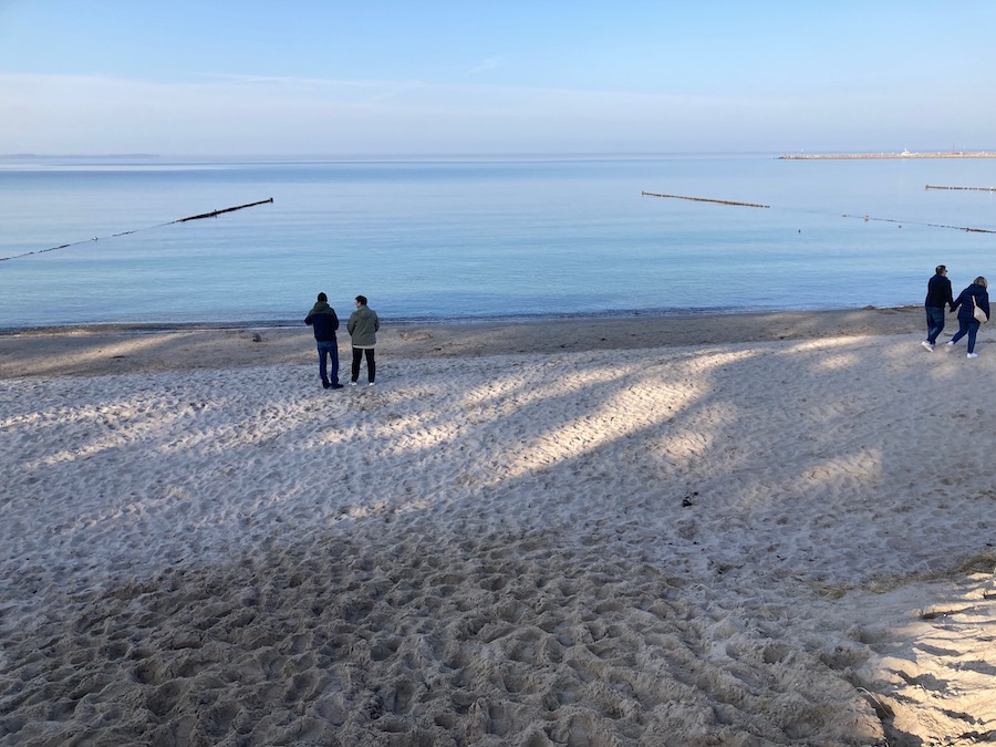 Kinderfreundlicher Strand in Glowe am Abend