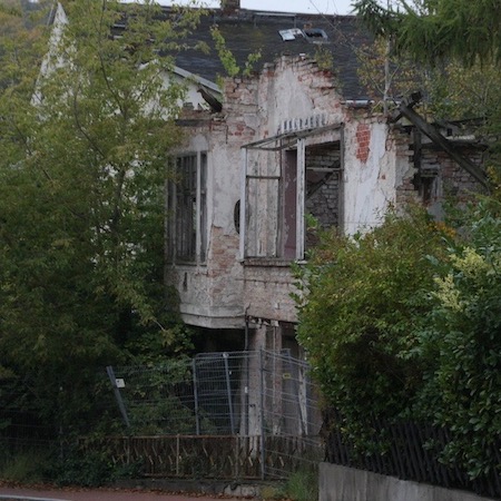 Villa in Strandnähe, leicht renovierungsbedürftig
