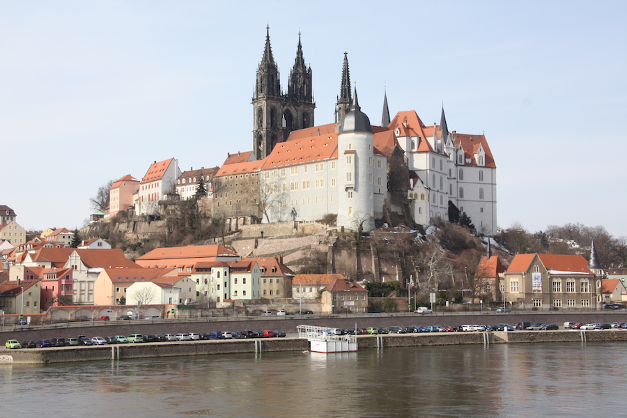 Ansicht der Stadt vom anderen Elbufer aus