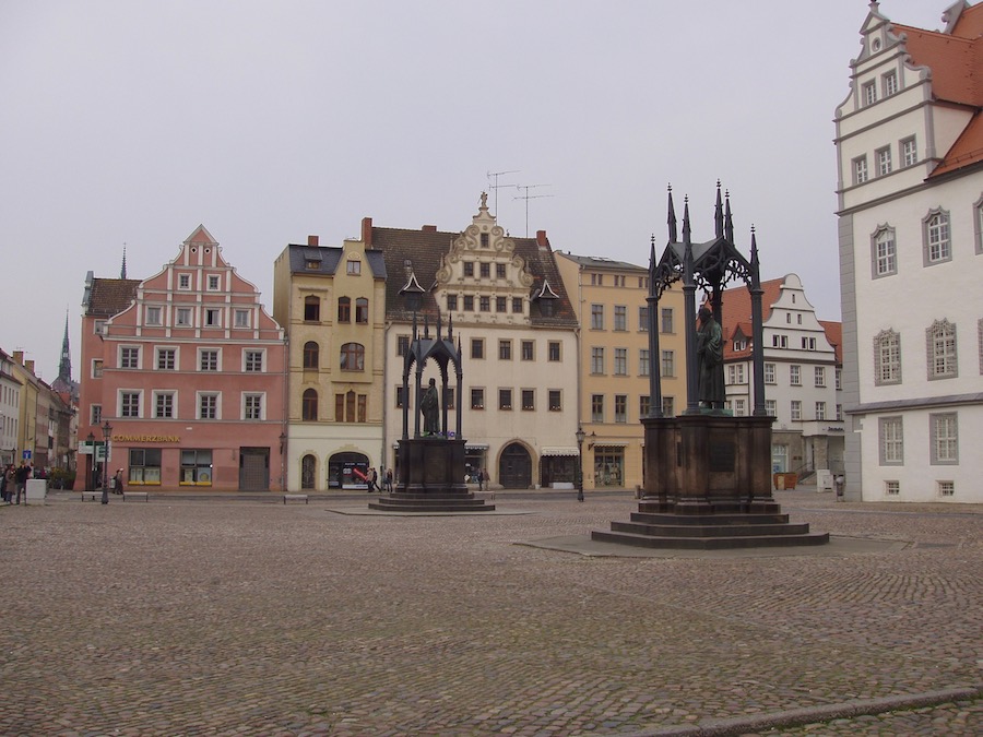 Der Wittenberger Markt mit dem Lutherdenkmal.