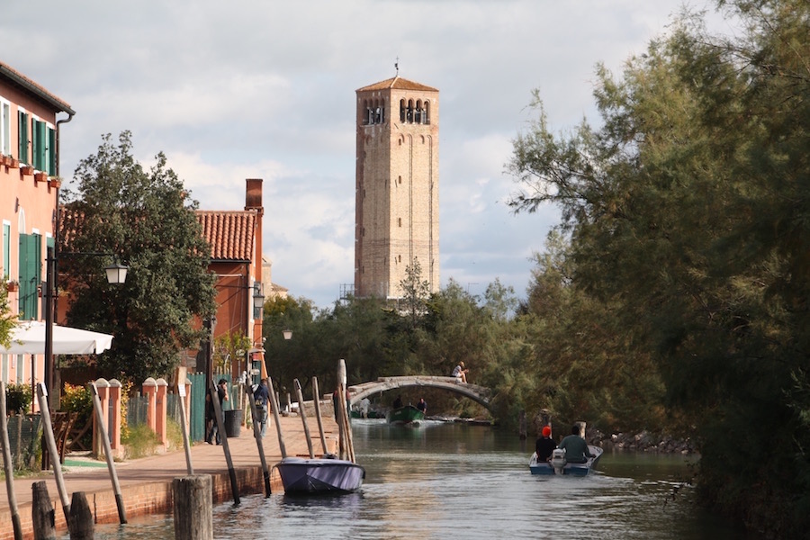 So zeigt sich Torcello nach ein paar Minuten, wenn man mit dem Boot ngekommen ist