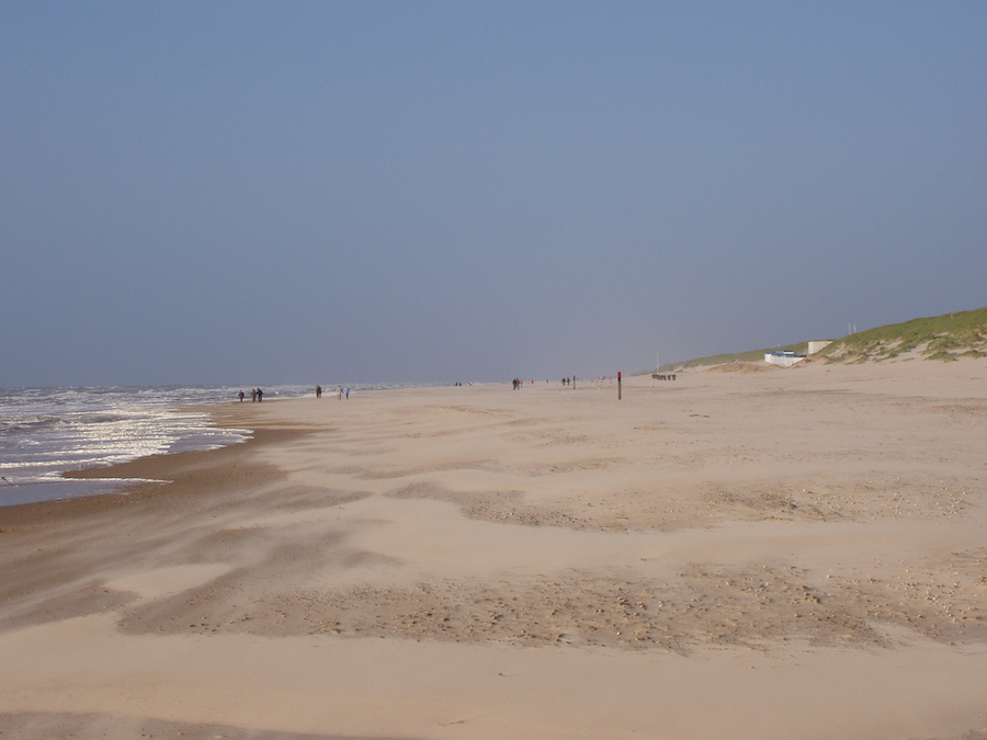 Strand, etwa einen Kilometer nrdlich voin De Koog.