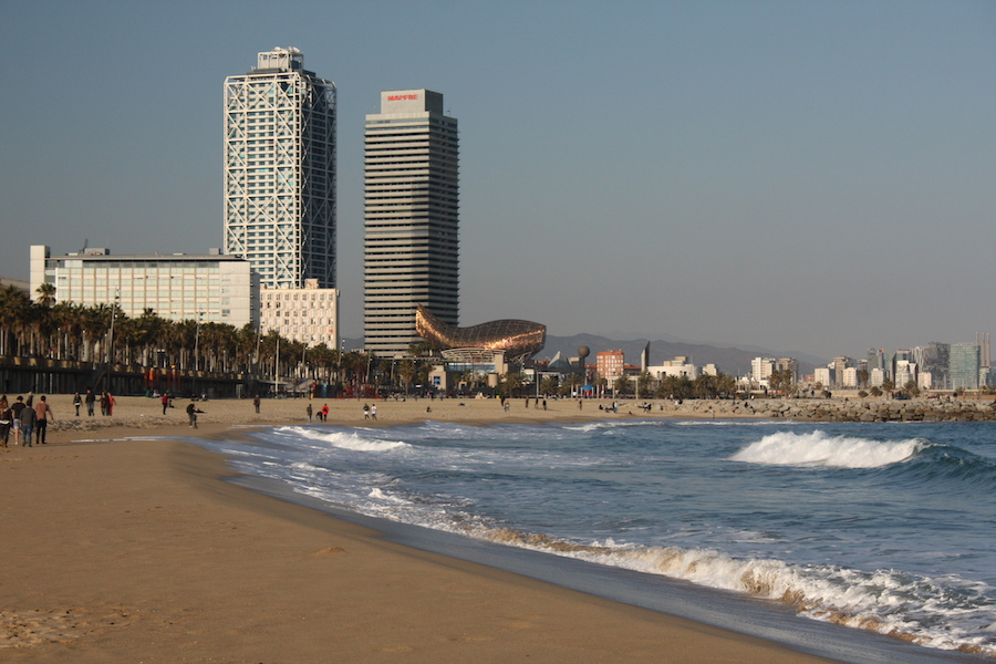 Der Strand an der Barcelonéta in Barcelona © Martin Schlu (Februar 2012)